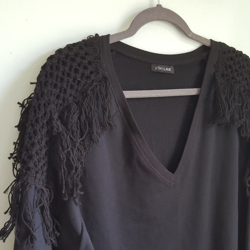 Black v-neck dress with crochet/fringe arms - Picture 2 of 5